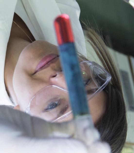 5 Mozgásra áramot termelő textília mikroszkópos képe ANYAGTUDOMÁNY MESTERSZAK (ANYAGTUDOMÁNY MSc) MSc laboratóriumi gyakorlat Az anyagtudományi képzés célja az anyagok belső struktúrája és