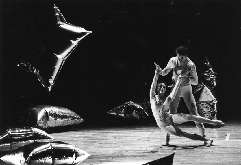 3. Az amerikai posztmodern tánc irányzatának előfutára Merce Cunningham.
