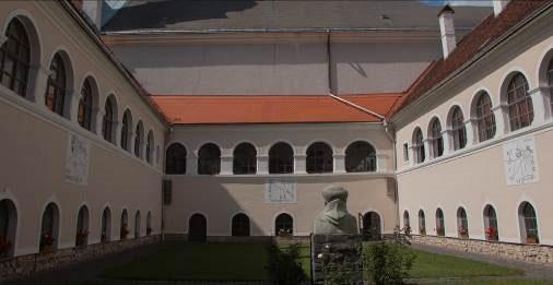 Ortodox templomon általában akkor találunk napórát, ha a templom katolikus vagy evangélikus volt régebben, majd valamilyen módon ortodox templom lett, és a napóra megmaradt (Dipse, Beszterce Korona,