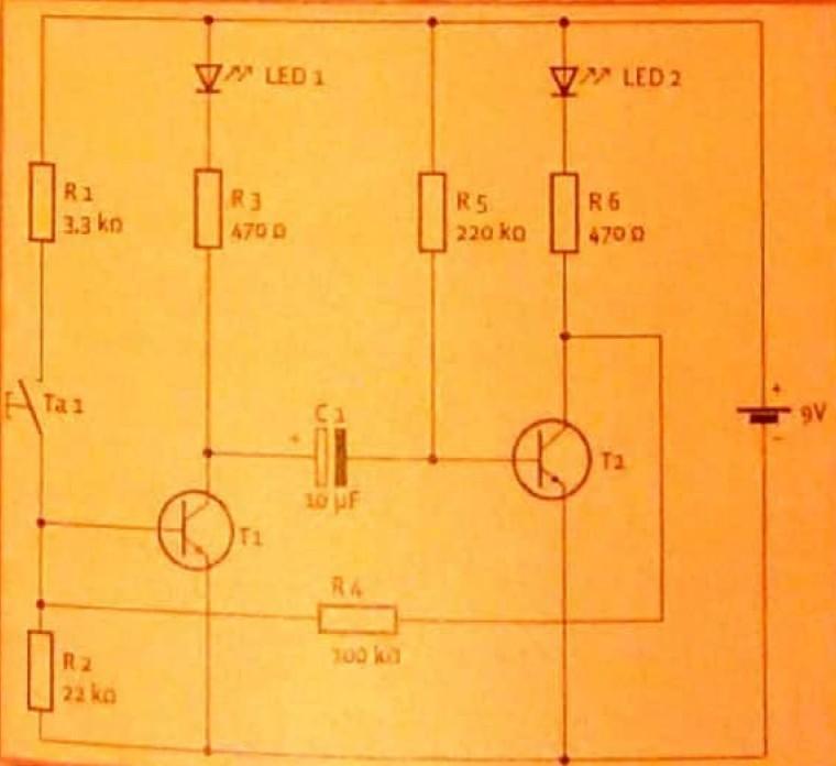 Monostabil multivibrátor (időzítő) A KOSMOS építőkészlet ezen kapcsolása egy monostabil multivibrátor, melynek billenési időtartama az R5 C1 szorzat értékétől függ Bekapcsolás után T2 vezet.