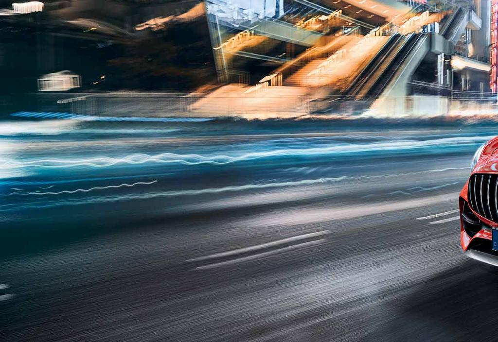 GT ROADSTER Belekap a szél a hajába. Viharos erő a motorháztető alatt. Bárcsak sosem érne véget ez az utazás! A Mercedes-AMG GT Roadsterben ülve pontosan ezt fogja kívánni.