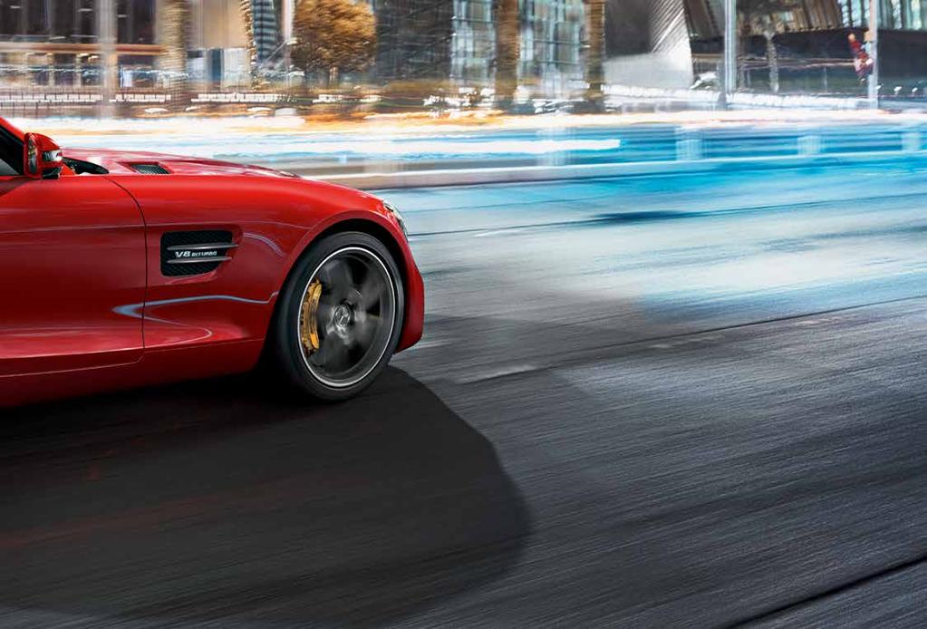 Új távlatok felé nyit. Mindössze tizenegy másodperc alatt nyitottá válik akár 50 km/óra sebességnél. Ilyen gyorsan teremthet a Mercedes-AMG GT Roadsterben exkluzív open-air-érzést.