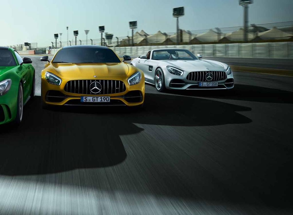 Versenyzők alkották! A Mercedes-AMG GT3 és GT4 versenyautóktól a Mercedes-AMG GT Roadsterig: a Mercedes-AMG GT család valamennyi tagjának közös jellemzője, hogy eredete az autósporthoz köti.