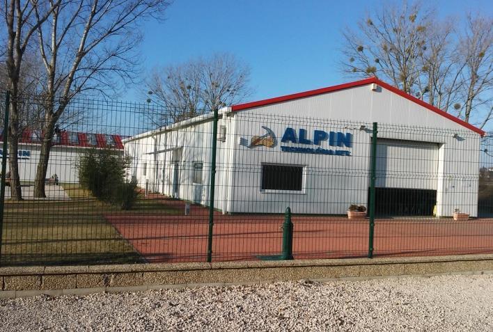 Alpin Tech Kft. A cég 1988-ban kezdte tevékenységét, a vállalkozás magasépületek karbantartásával foglalkozik. Éves nettó árbevétele 320 millió forint. Jelentősebb partnerei: Arconic Kft., Sapa Kft.