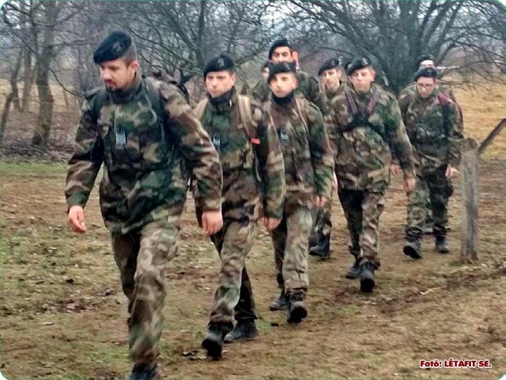 A 40 kiskatonán kívül még 322-en vágtak neki a 30 és 15 km-es távnak, s bizony az időjárás nem volt kegyes hozzánk.