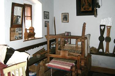 A hagyomány szerint cimboráival a csendőrök elől rejtőzve gyakran tanyázott az Oszlai-árok nagy sziklaüregében. 1873-ban elfogták és huszonegy éves börtönbüntetésre ítélték.