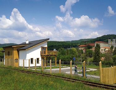 Az egyik legrégebbi magyar büntetés-végrehajtási intézmény épületét 1352-ben Nagy Lajos király a magyar alapítású Pálos Rend kolostorának építtette.