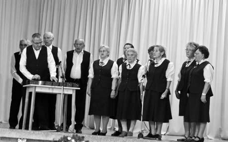 Ezek után minden jelenlévő átvehette a tartós élelmiszerekből összeállított csomagot.