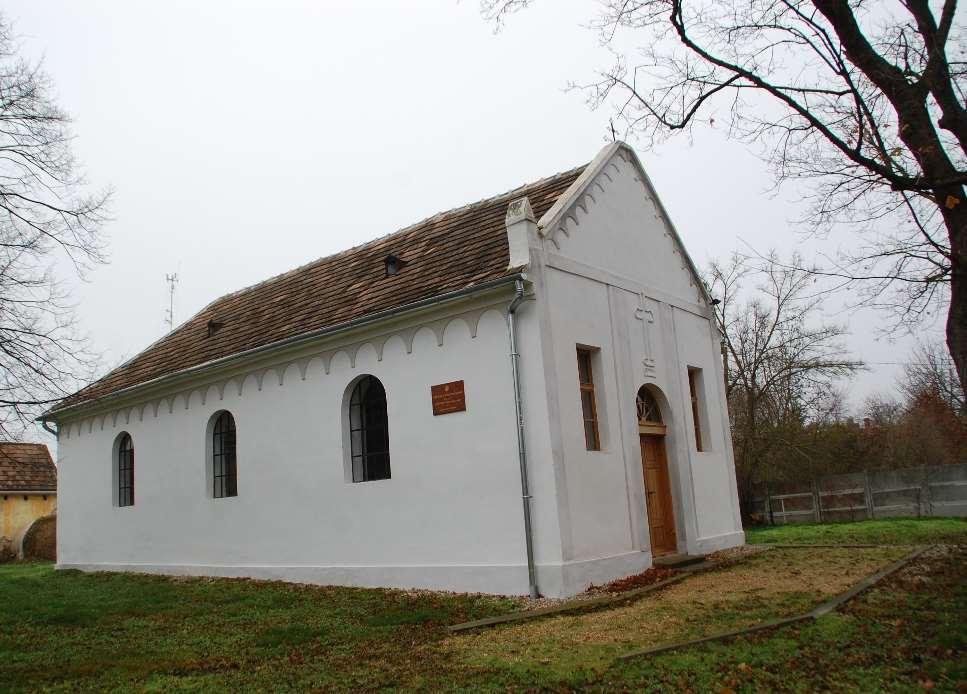 A római katolikus templom a történeti leírások alapján egy 1733-ban épített templom helyén, valószínűleg annak felhasználásával a XIX.