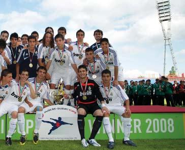 Real Madrid együtt õrizzük méltó módon: rangos nemzetközi futballtornával Elõdöntõk PANATHINAIKOSZ REAL MADRID 0-3 (0-3) Felcsút, 2008. 06. 14.