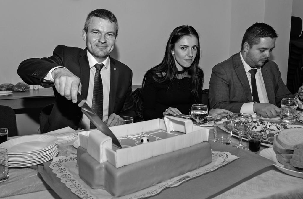 Prítomní boli aj poslanci Smer SD, Renáta Zmajkovičová, Augustín Hambálek, Richard Kmeť prednosta okresného úradu a starosta obce Július Borbély.