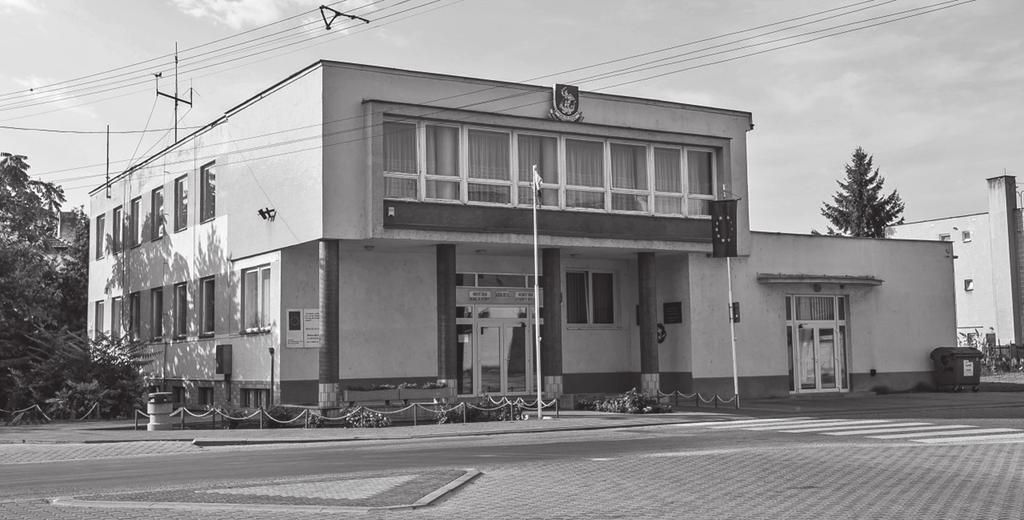 A tavalyi éveben a Kuttyomfitty társulat zenés mesejátékát te kinthették meg a gyerekek, tüzoltó, és ku tyás bemutatót láthattak, ugrálóvárban ug rálhattak és versenyekbe