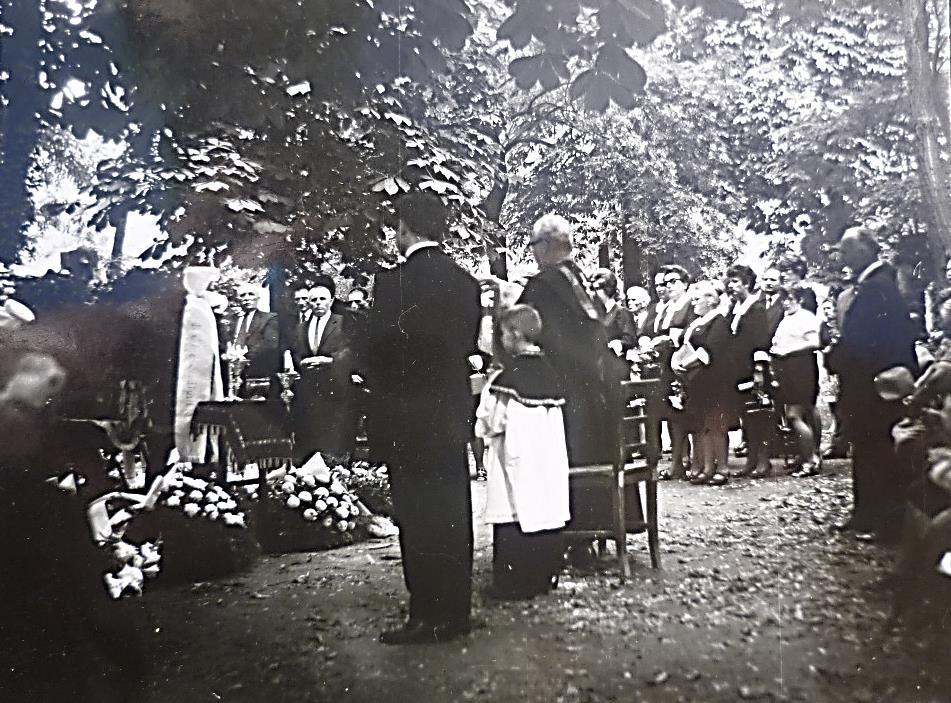 A jászapátiak műsora: Rossa Ernő: Pásztorsíp; Orazio Vocchi: Jó ez a fény; Járdányi Pál: Két magyar népdal; Fassang Árpád: Békét a világnak! Vezényelt Árki Kornél.