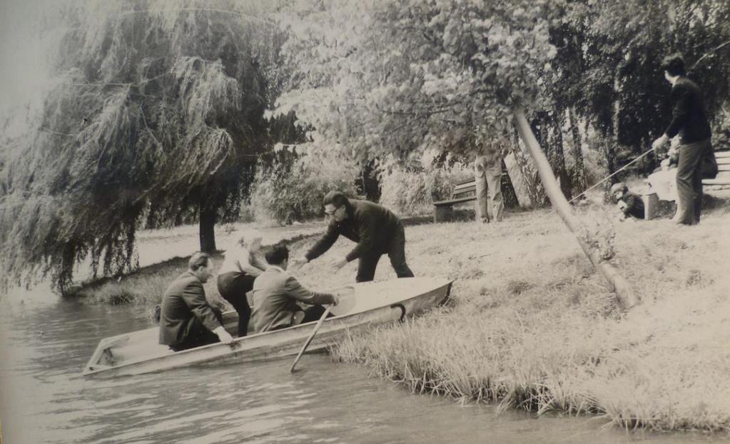 21 A vezető nélkül maradt kórus annyira széthullott, hogy két év múlva már remény sem volt az újjászervezésre, egy részük a templomi kórusba távozott.