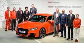 29-én. 30 millió motor és 1 millió autó jelentős mérföldkő az Audi Hungaria 23 éves történetében, mondta Peter Kössler, az Audi Hungaria Kft. ügyvezető igazgatója.