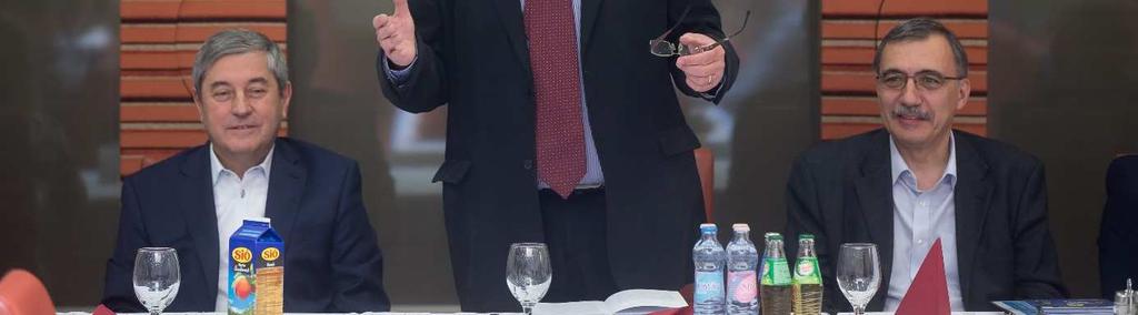 Egyetem egyik mintagazdaságának vezetője