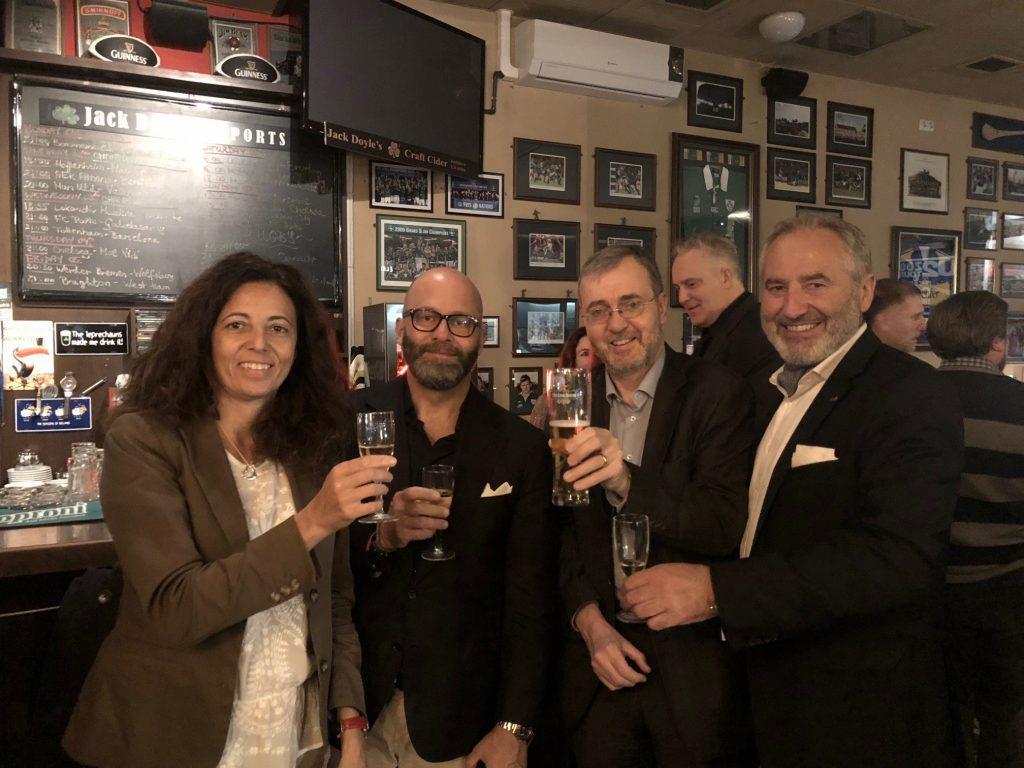 Balról Stefania Lepore a CMS jogi tanácsadója, Marco Iannaccone az Unicredit vezérigazgató-helyettese, Francesco Maria Mari a MOLK elnöke, Őexcellenciája Pat Kelly az ír nagykövet (fotó 3) Az Apero