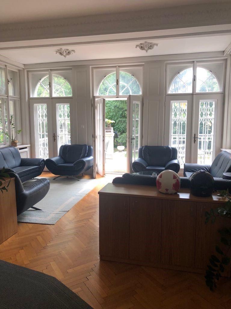 A klinika belseje (3. fotó) A vendégeket aperitiffel fogadták a villa csodálatos kertjében; ezt követően Dr. Diego Salvi, az S.M.I.L.
