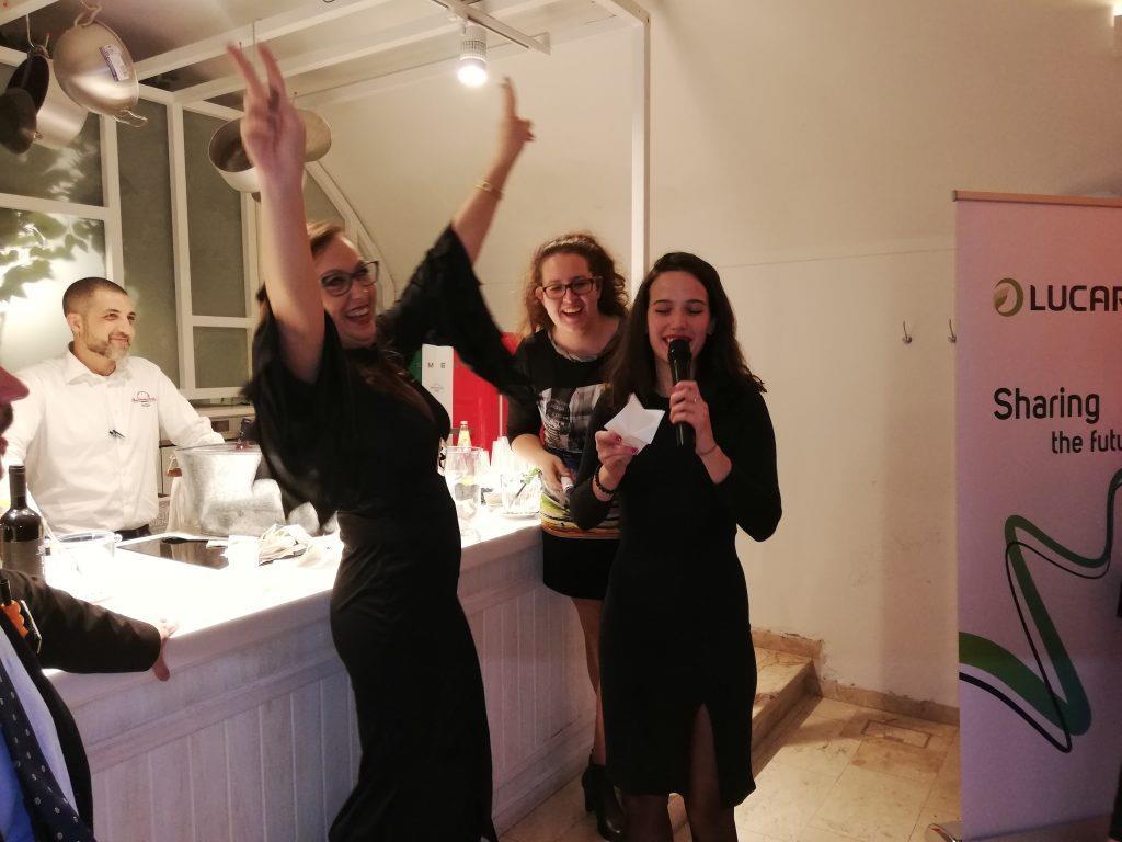 A welcome-drinket követően a vendégek az Akademia Italia séfjei által, a helyszínen készített és felszolgált halloween-i menüt fogyaszthattak.