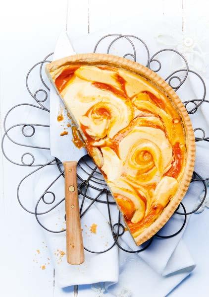 Sárgabarackos sajttorta 12 darabhoz A tésztához: 200 g búzaliszt, BL-51 75 g vaj 50 g cukor 1 tk sütőpor 1 tojás, M-es méretű A töltelékhez: 250 g konzerv sárgabarack (lecsepegtetve) 60 g cukor 30 g