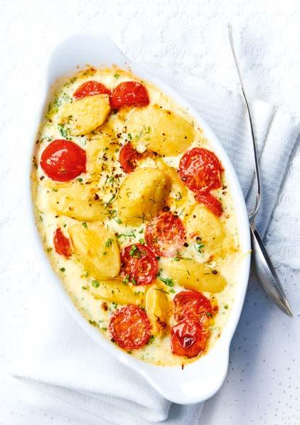 Paradicsomos csőben sült gnocchi A gnocchihoz: 200 ml víz, ½ tk só 60 g vaj 170 g búzaliszt, BL-51 2 tojás, M-es méret 30 g reszelt parmezán sajt Őrölt szerecsendió, bors A főzéshez: 2 l víz, 1 tk só