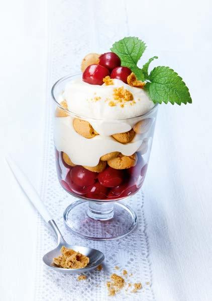 Marcipános Amaretti krém 4 adag A krémhez: 100 g marcipánmassza 140 ml 3,5 %-os tej 250 g mascarpone 200 g zsíros tejföl 200 g tejszín 16 g vaníliáscukor 300 g meggybefőtt lecsepegtetve 130 g keksz
