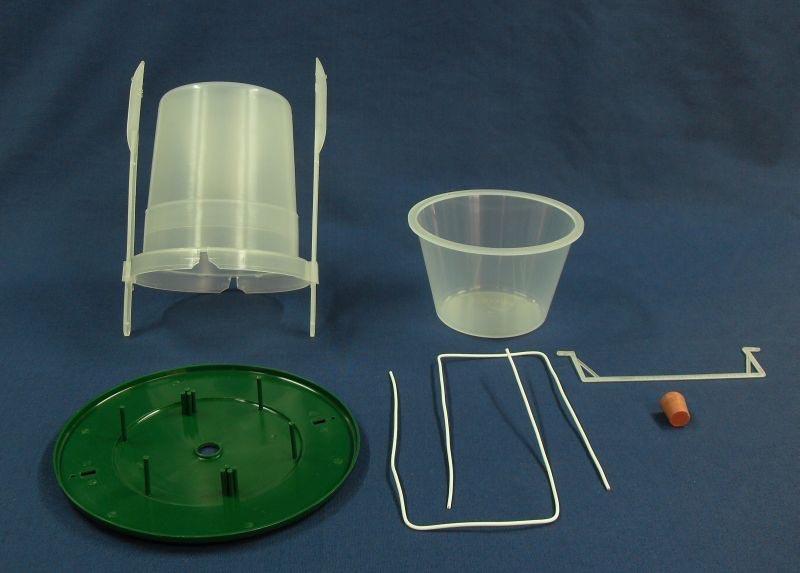 Összeszerelési útmutató VARL típusú csapdához Assembling instructions for VARL trap design Tartozékok: 1 = varsás csapdatest 2 = csapdatetœ 3 = fogóedény 4 =