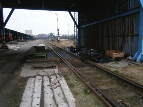 A járművizsgálatok céljára létesített aknajellegű szerkezetek elhatárolása a D.5. Utasítás szerint: vizsgálóakna: h 15 m, vizsgálócsatorna: h > 15 m.