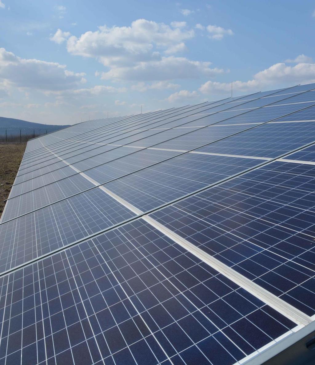 02 / / 01 Fotovoltaikus szolár erőművek típusai Nagy erőművek központi inverterekkel Nagy erőművek elosztott