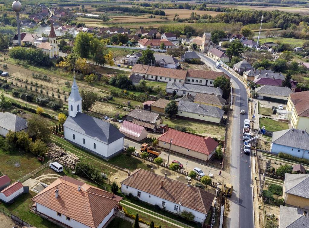 A tömeg és a homlokzatképzés segítse a kedvezően rendezett utcakép megtartását.