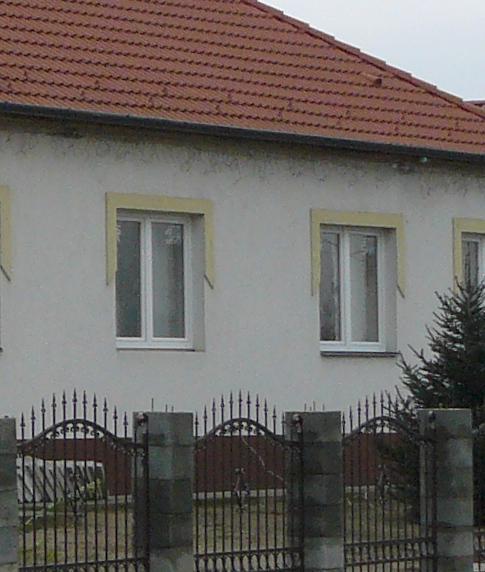 megadja a településrészre jellemző épületek hangulatát.