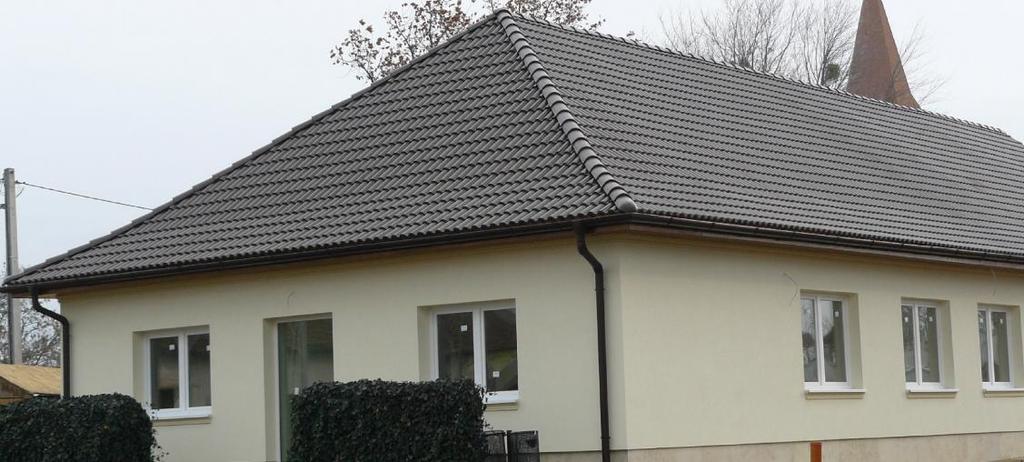 24 Homlokzatképzés, anyaghasználat Az utcai homlokzat az épület arca. Kialakításkor törekedni kell a hagyományos arányok megtartására.