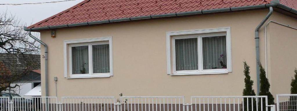38 Homlokzatképzés, anyaghasználat Az utcai homlokzat az épület arca, nagyon fontos, hogy mi az arc, amit megjelenít.a homlokzat arányossága adja az épület karakterét.