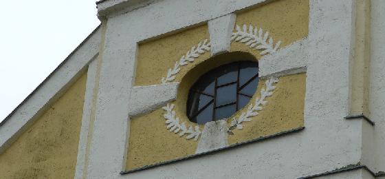 kialakítva.