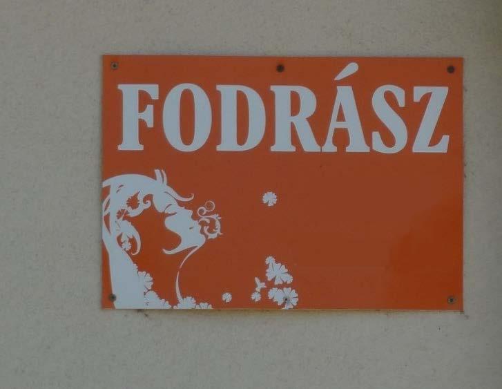 A reklámok, cégérek a település arculatába való beillesztése egy igen nehéz feladat, lehetőségeinkhez mérten törekedjünk az igényes reklámhordozók elhelyezésére.