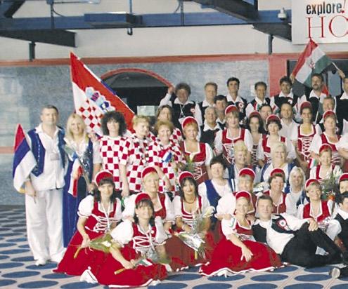 U to je vrijeme i FLP počeo razvijati krila, naime bili smo u osamdesetima, sa svim radostima i tugama što su nosile te godine. Prošlo je nekoliko godina.