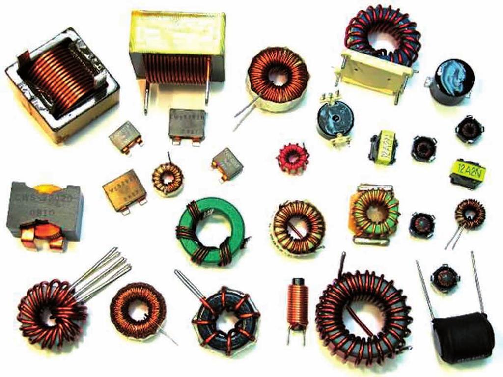 Elektrotechnikai alapismeretek 153 forrás feszültségével ellentétes, míg a csökkenő áram által indukált feszültség iránya az áramforrás feszültségével megegyezik.