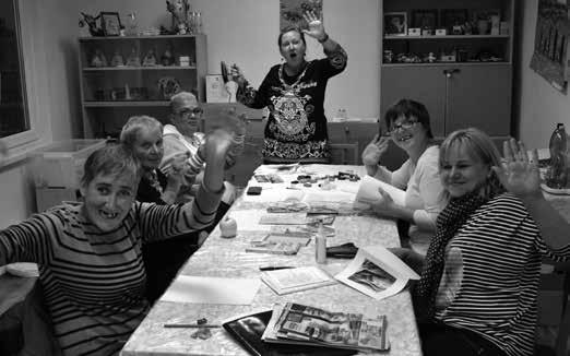 ANNA OZSVALD MAĽBA NA HODVÁB, LU EMA MÁZIKOVÁ ENKAUSTIKA / MAĽBA FA- REBNÝMI VOSKAMI TECHNIKOU ŽEHLENIA/, MGR. GABRIELA BOROSOVÁ DEKUPÁŽ A ERI- KA SINOVÁ TVORBA Z KORÁLIEK.