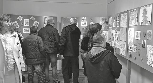 Az elmúlt két hónap alatt a tervezetbe hihetetlenül sok, mintegy 180 résztvevő kapcsolódott be, akik hozzáértők, rajztanárok és festőművészek irányítása alatt dolgoztak.
