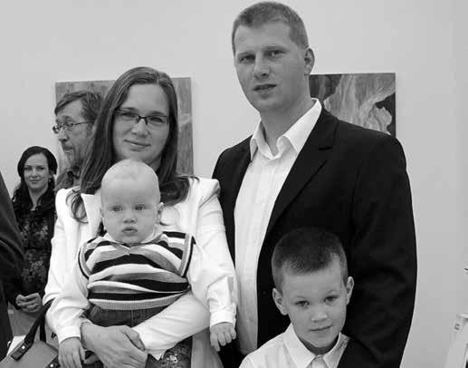 Pretože okrem úžitkovej keramiky, ako sú hrnčeky, šálky, misy, taniere a vázy tvorí netradičné kusy, ktoré dotvárajú interiér i exteriér a stávajú sa ich vysokou pridanou hodnotou.