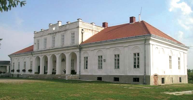 1538-ban a reformátusoké lett, majd 1751-ben visszakerült a katolikusokhoz.