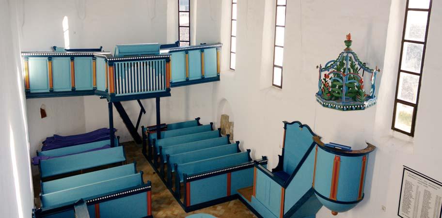 Leégett a homlokzat, a diadalív, a mennyezet és a nyugati homlokzat előtt álló harangtorony.