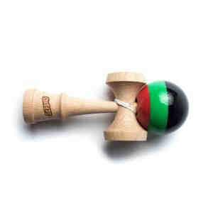 Szabi mérése szerint egy Kendama játékszer tömege 245 g.