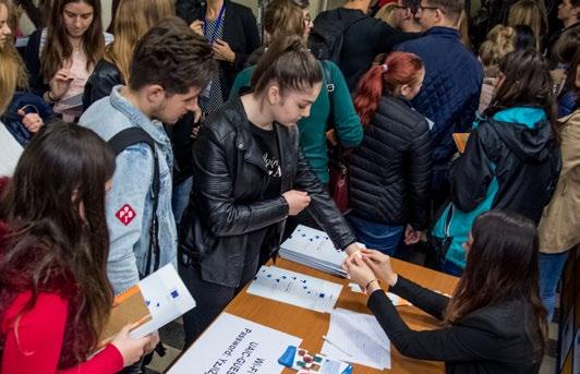 ÖNÉ A SZÓ 2017 márciusában a Bizottság az Európa jövőjéről szóló fehér könyvben felvázolta a következő évtized főbb kihívásait és lehetőségeit, és ezzel nyilvános vitát indított Európa jövőjéről.