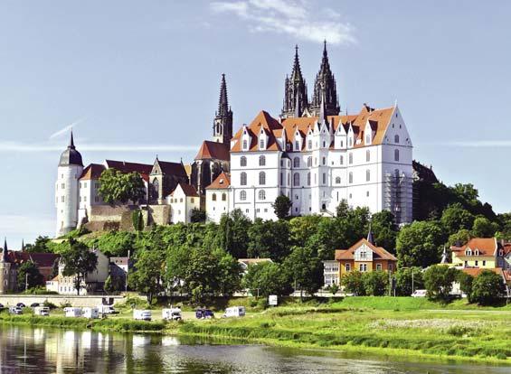 Goethe, Luther, Bach földjén, a szász választófejedelmek, a porosz uralkodók egykori birtokain járunk. Szászország és Brandenburg gyönyörû tájait, kastélyait, kis és nagy városait mutatjuk be.