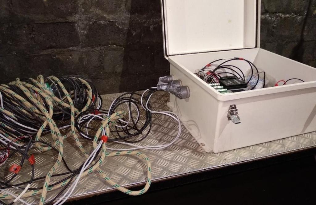 38. ábra CR3000 Micrologger adatrögzítő légmentes lezárása A hőmérőláncot az eddigiekhez hasonlóan egy kötélhez rögzítettük (39.