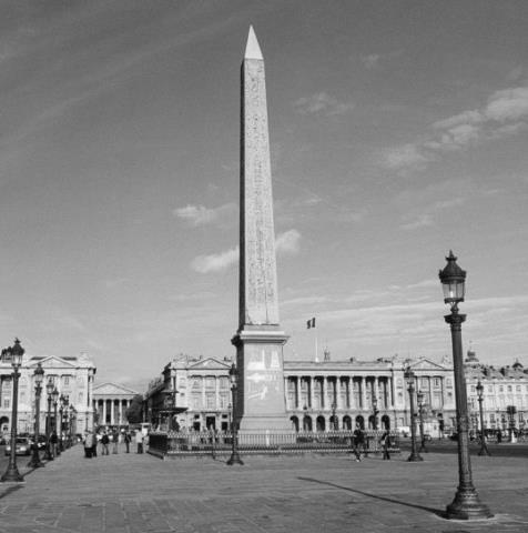 2. Vous allez entendre un texte sur l histoire de l Obélisque, place de la Concorde à Paris. Avant les écoutes, lisez les débuts de phrases. Puis, vous entendrez le texte deux fois.