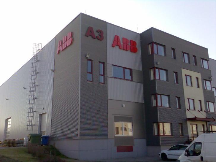 Referencia ABB Magyarország Napenergia segíti fóti gyárunk működését 30 kw-os naperőmű található a fóti kompakt transzformátorállomás