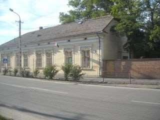 Telephely: 2750 Nagykőrös, Kossuth Lajos út 45. A Kossuth Lajos úti intézményünk valamikor az 1800-as években épült lakóház céljára.
