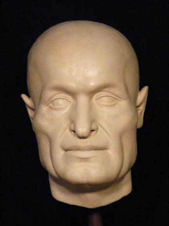 hasonlñ ahhoz, amilyet Matteo dei Pasti festményén
